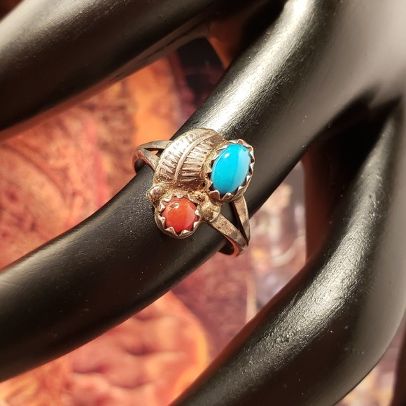 Vintage 1970s Turquoise Coral Sterling Silver Ring - Picture 2 of 6